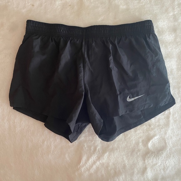 Bundle JOLYN shorts, THE UPSIDE Soul-cycle Midi Pant Leggings ,NIKE shorts - Picture 5 of 16